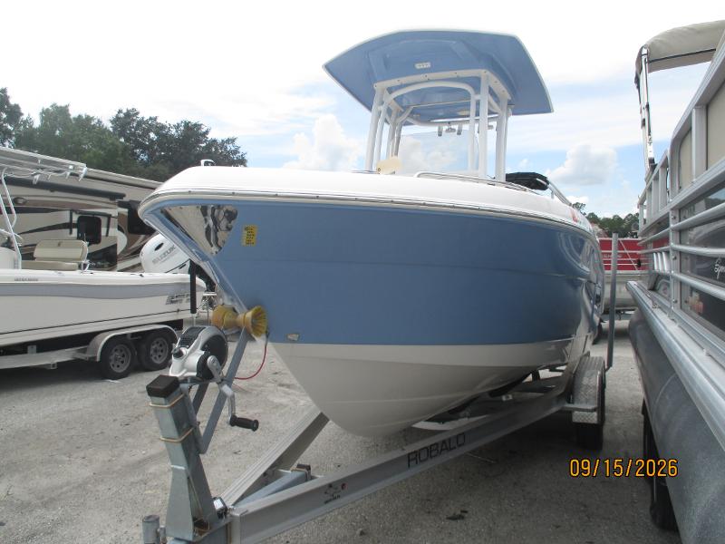 2023 Robalo Explorer R222 photo