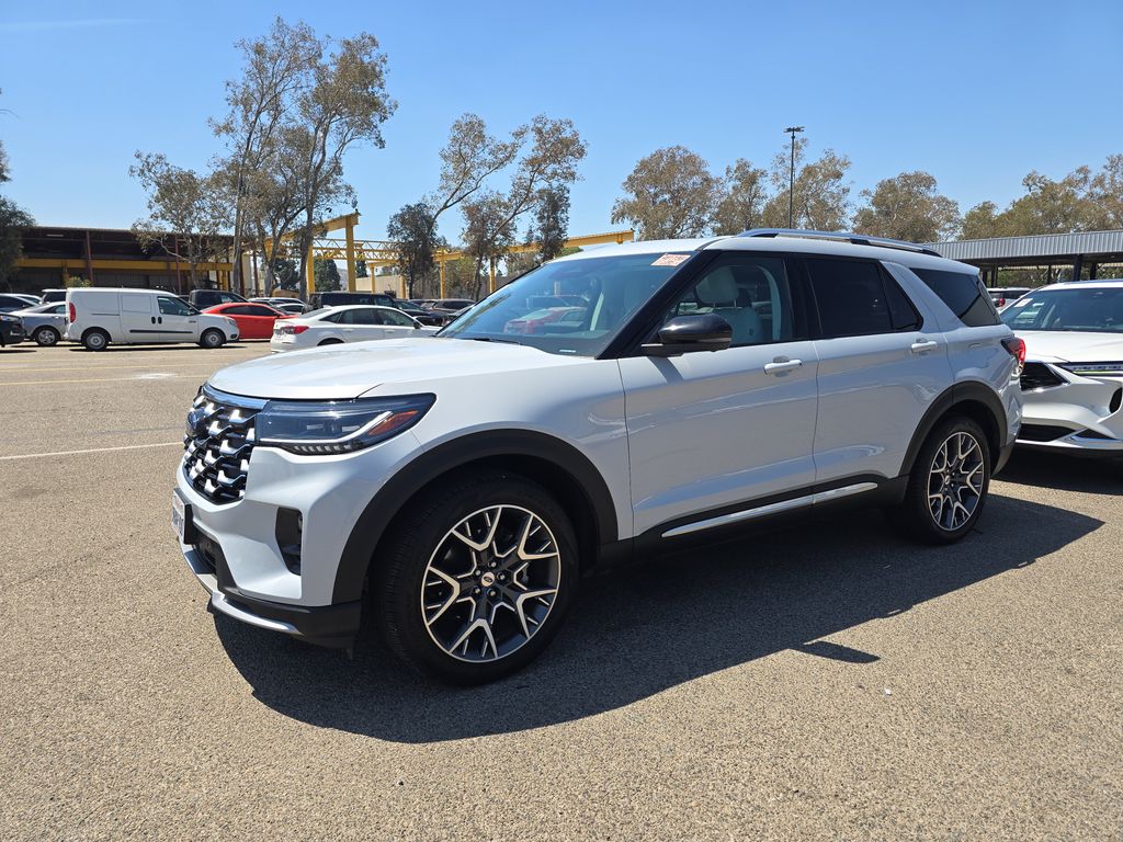2025 Ford Explorer Platinum photo