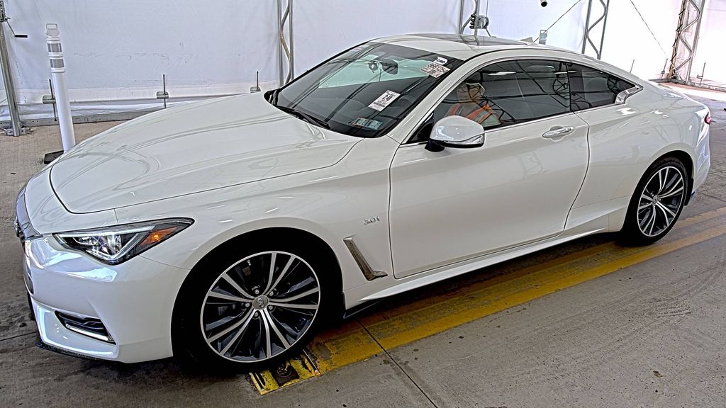 2017 INFINITI Q60 Premium photo