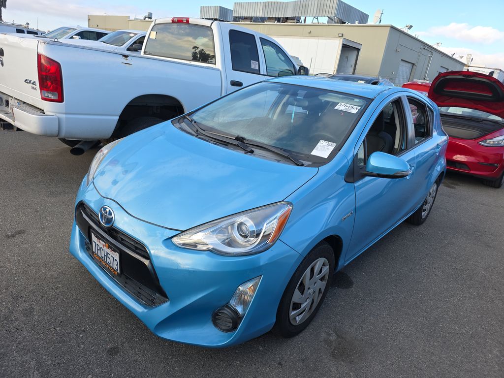 2015 Toyota Prius 2 photo