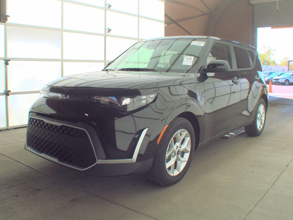 2025 Kia Soul LX photo