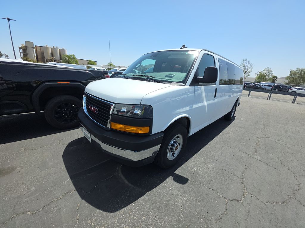 2025 GMC Savana 3500 LT photo