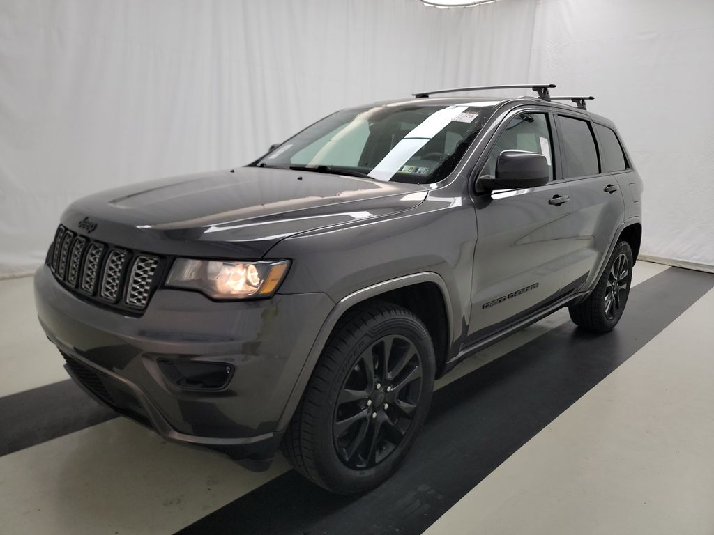 2017 Jeep Grand Cherokee Altitude photo