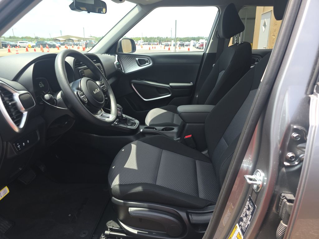 2025 Kia Soul LX photo