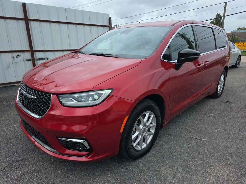 2025 Chrysler Pacifica Select photo