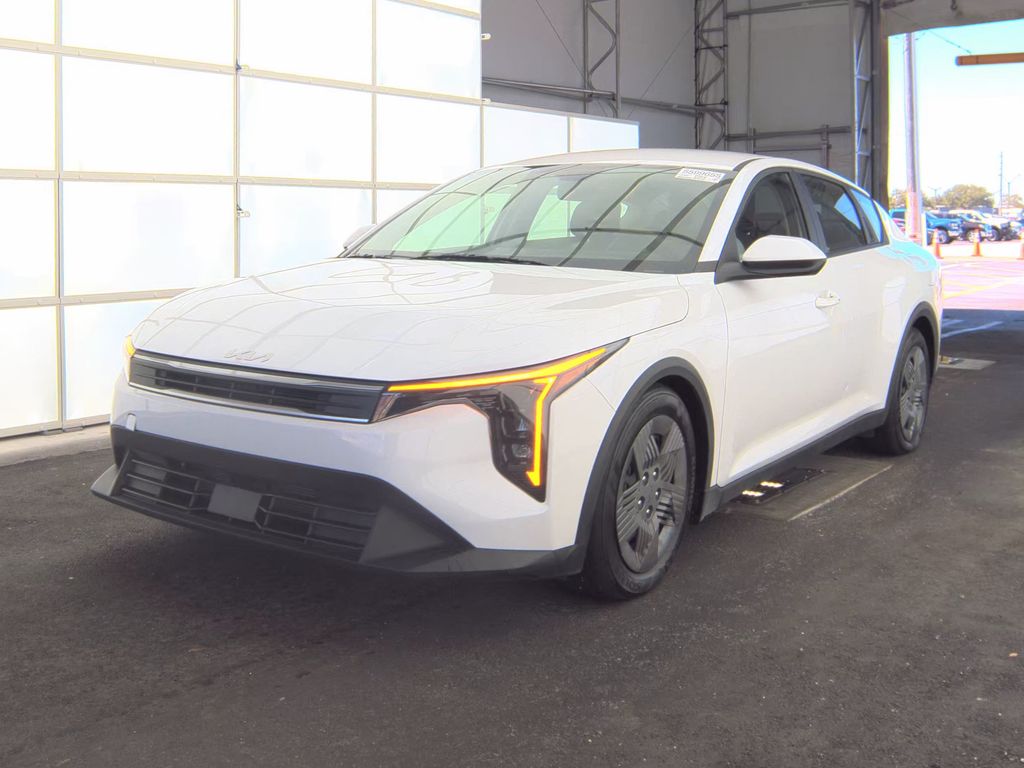 2025 Kia K4 LX photo