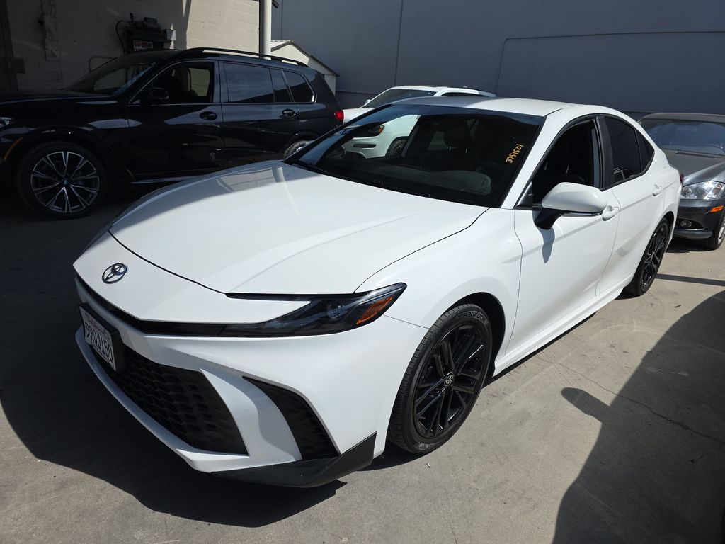 2025 Toyota Camry SE photo
