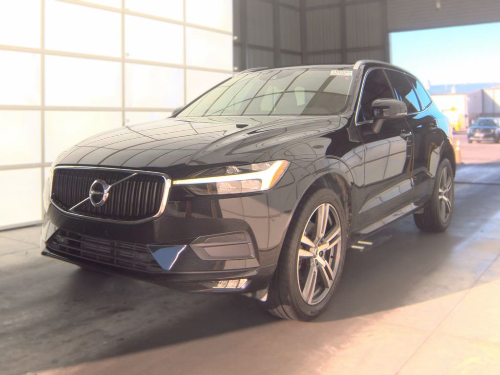 2021 Volvo XC60 Momentum photo