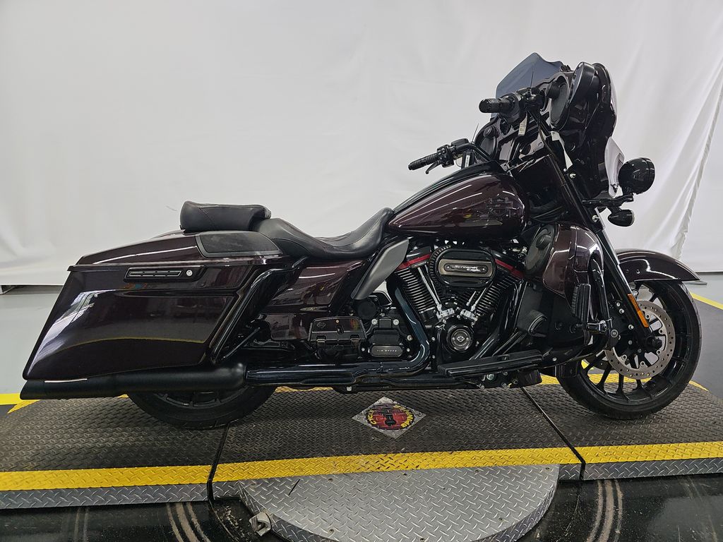 2019 Harley-Davidson Flhxse CVO photo