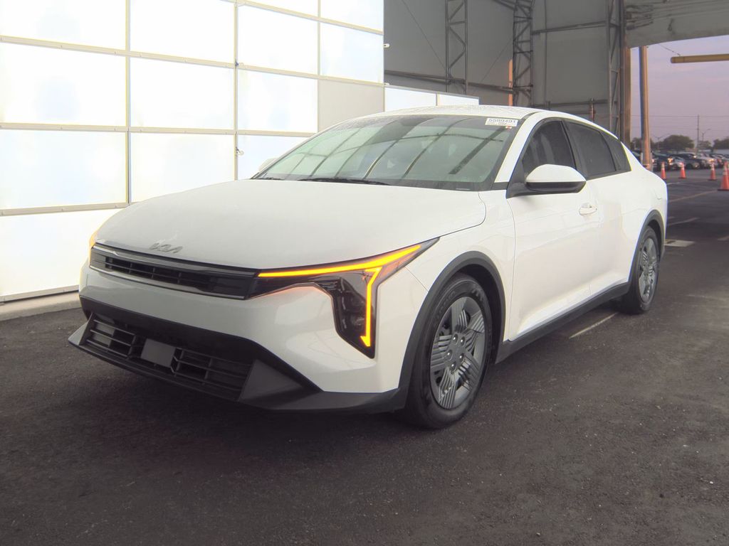 2025 Kia K4 LX photo