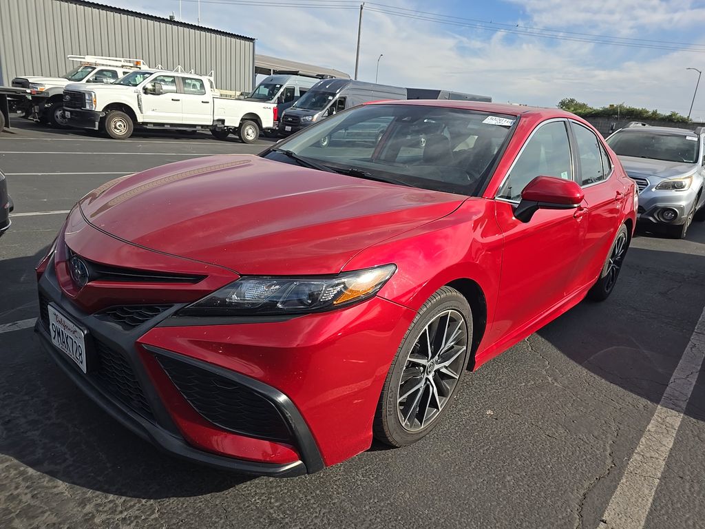 2021 Toyota Camry Hybrid SE photo