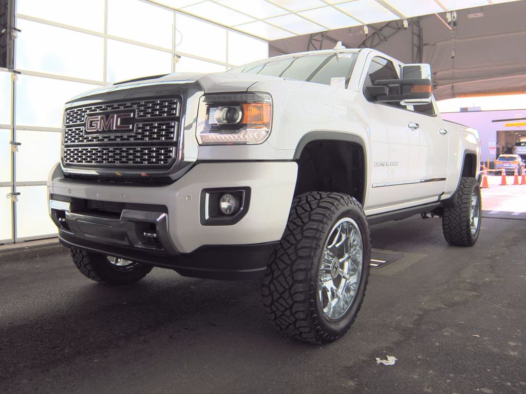 2018 GMC Sierra 2500HD Denali photo