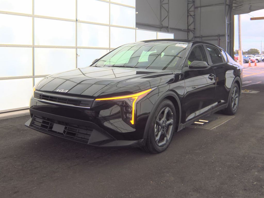 2025 Kia K4 LXS photo