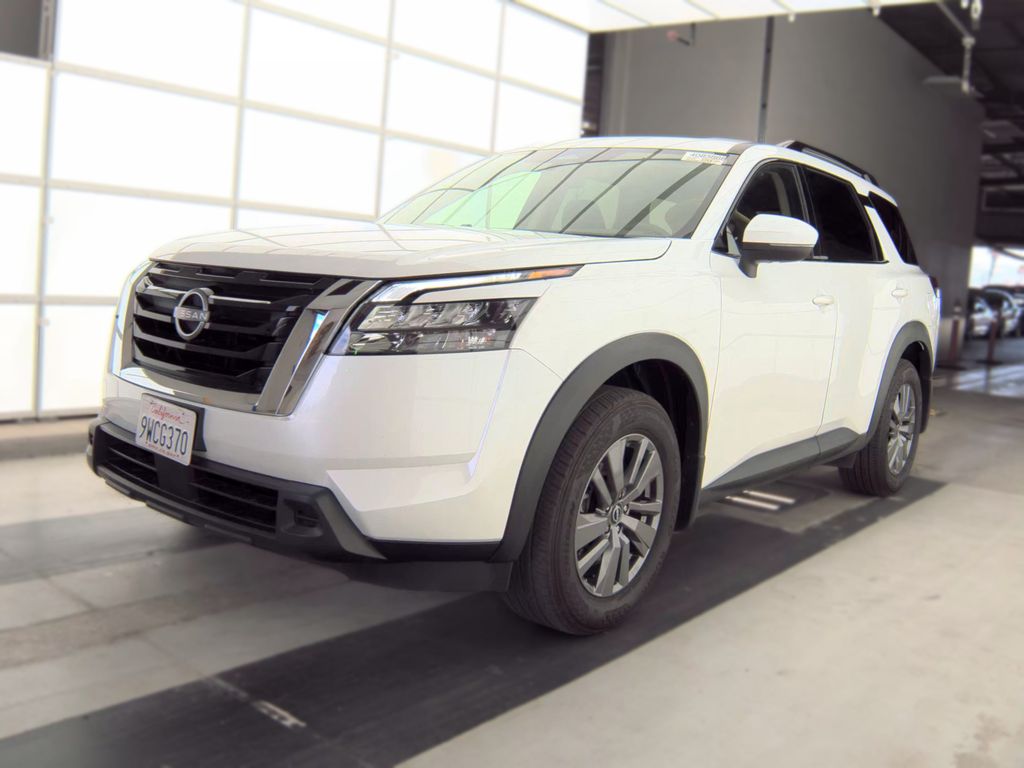 2025 Nissan Pathfinder SV photo