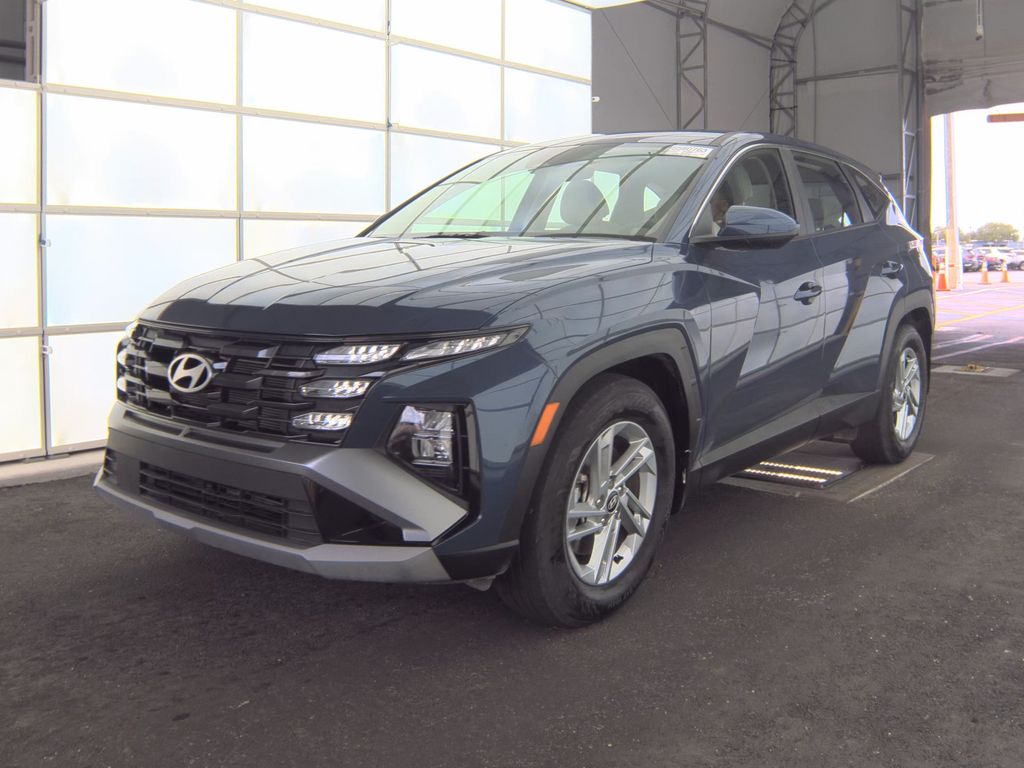 2025 Hyundai Tucson SE photo