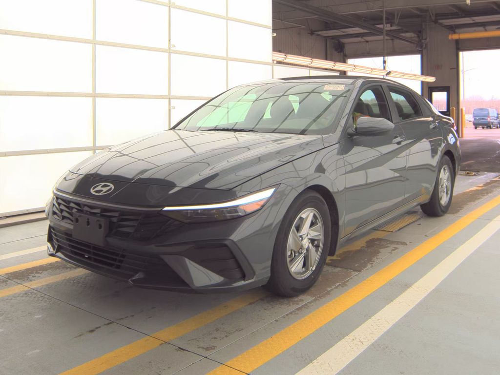 2025 Hyundai Elantra SE photo