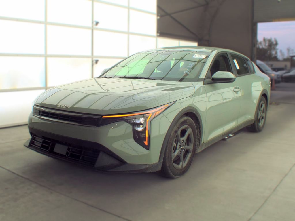 2025 Kia K4 LXS photo