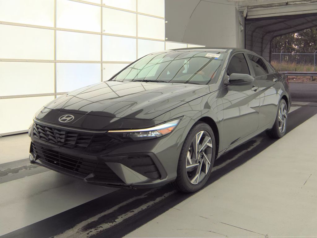 2025 Hyundai Elantra SEL Sport photo