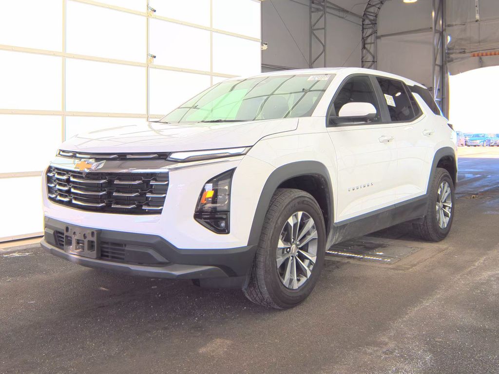 2025 Chevrolet Equinox FWD LT photo