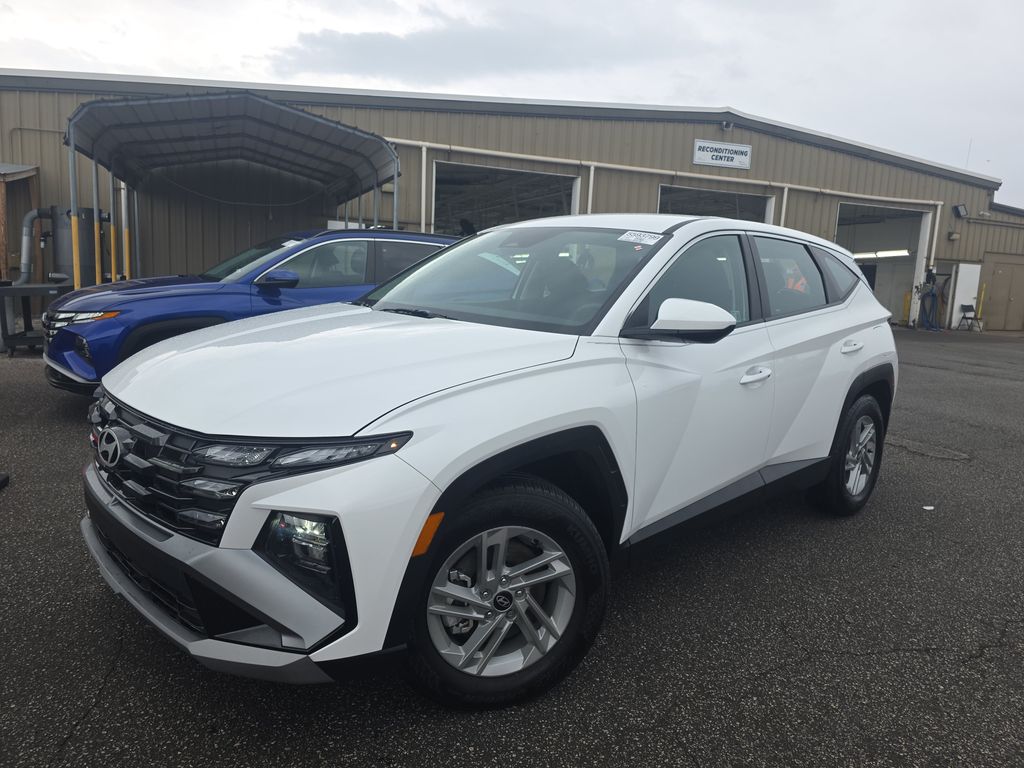2025 Hyundai Tucson SE photo