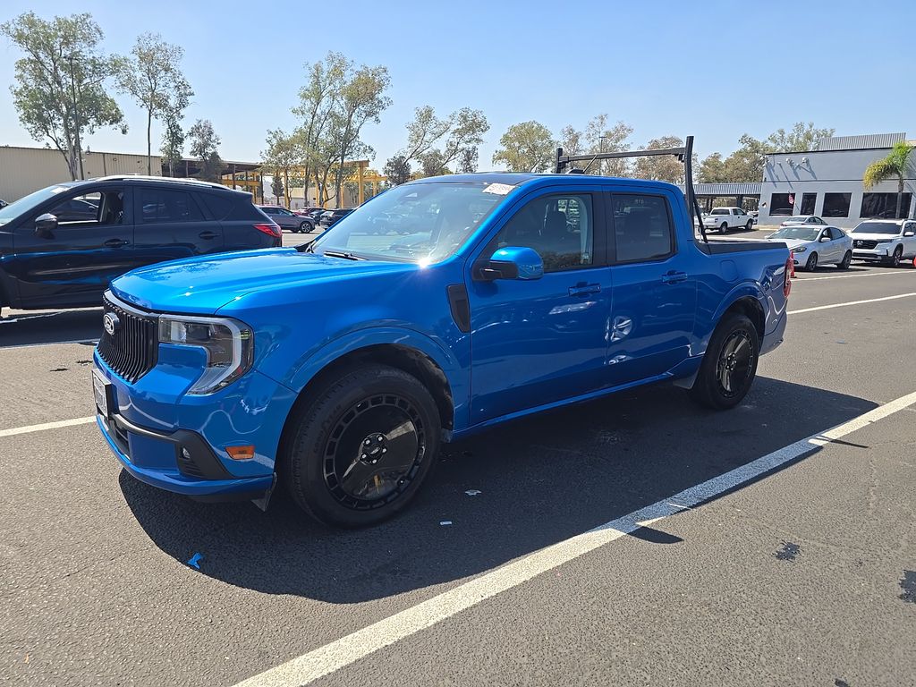2025 Ford Maverick Lobo Stand photo