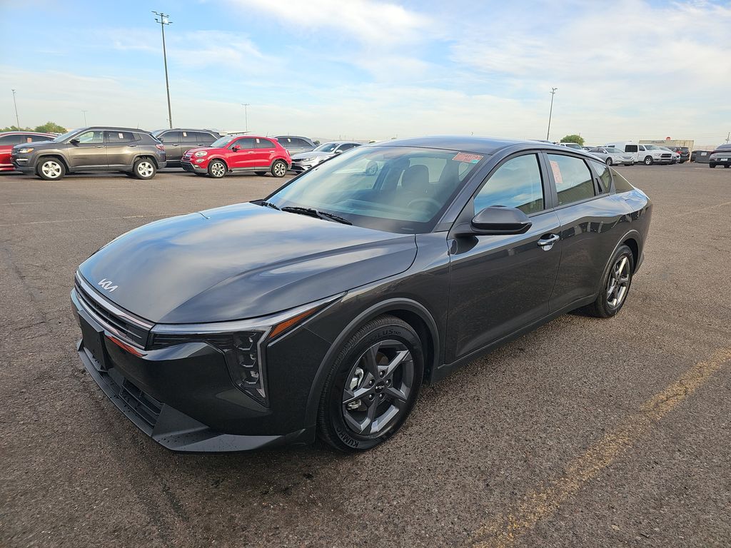 2025 Kia K4 LXS photo