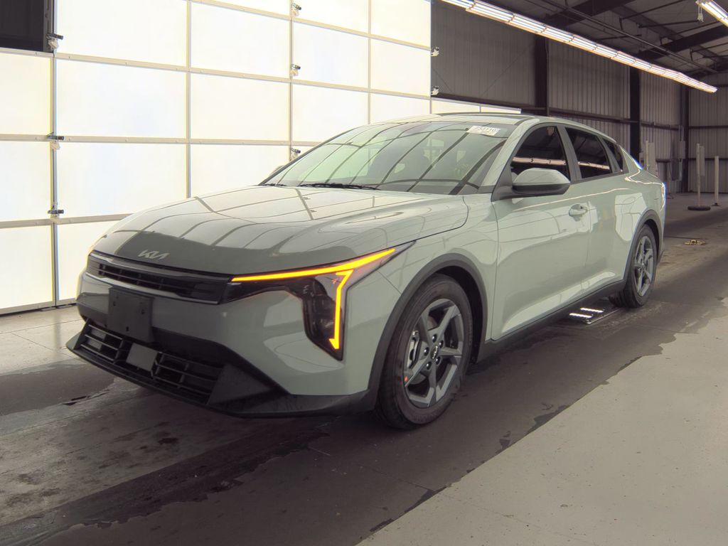 2025 Kia K4 LXS photo