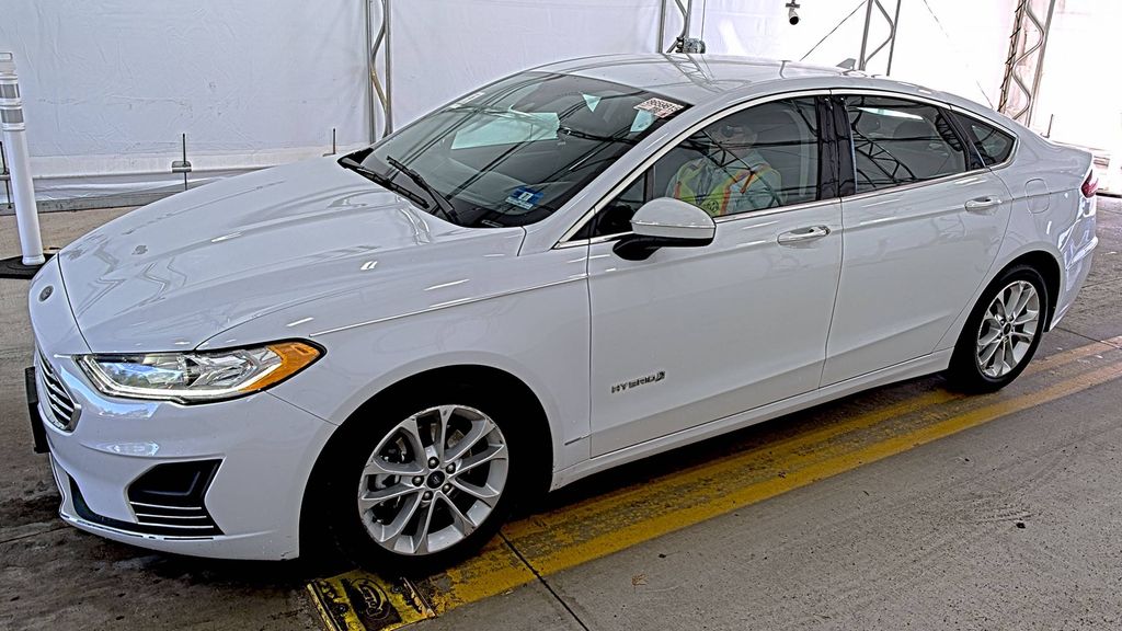 2019 Ford Fusion SE photo