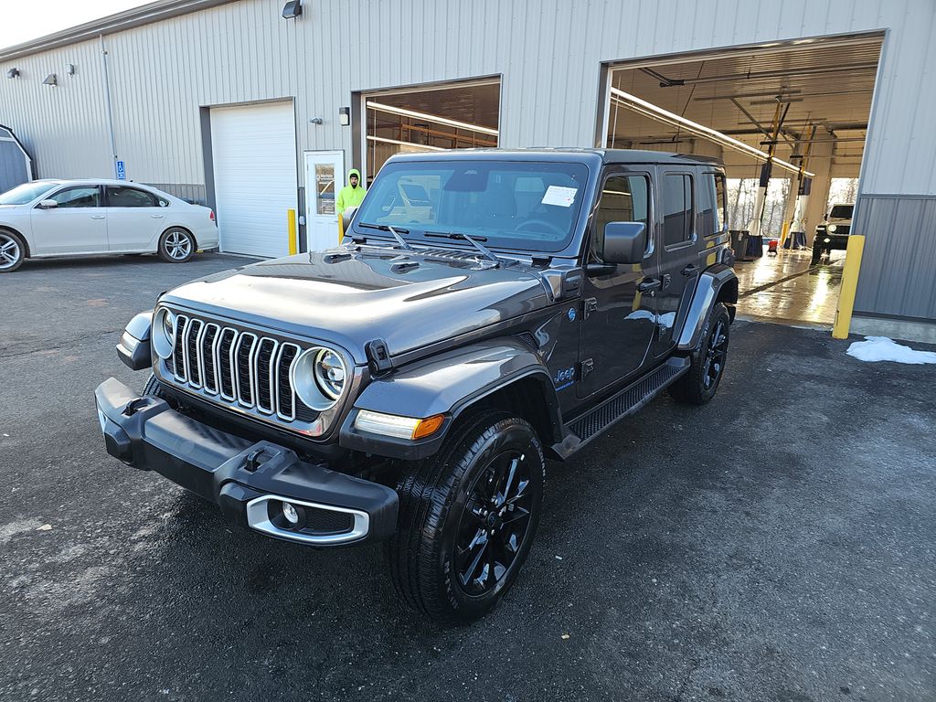 2025 Jeep Wrangler Sahara photo