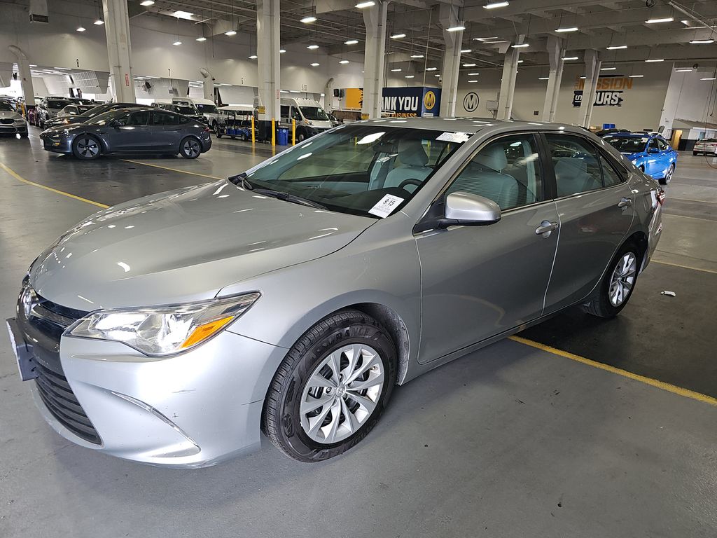 2015 Toyota Camry LE photo