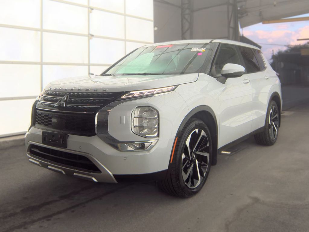 2023 Mitsubishi Outland ES photo