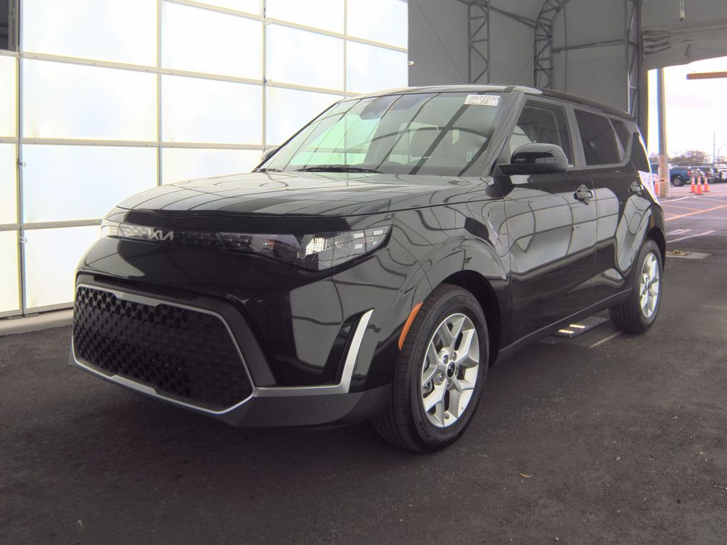 2025 Kia Soul LX photo