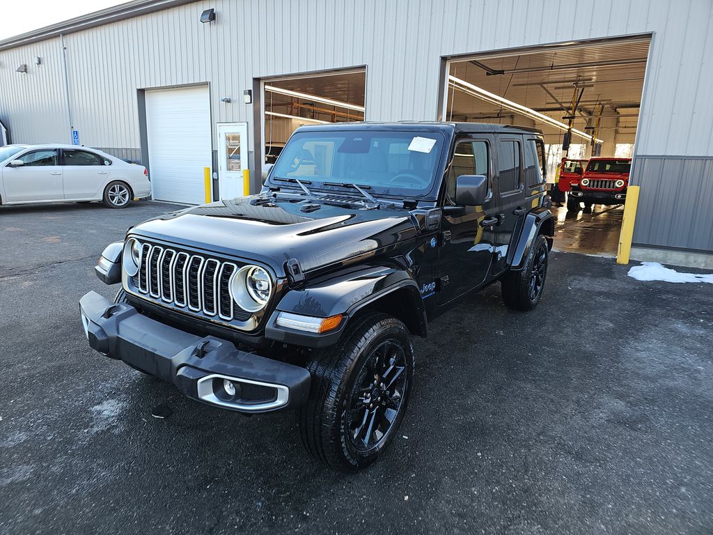 2025 Jeep Wrangler Sahara photo