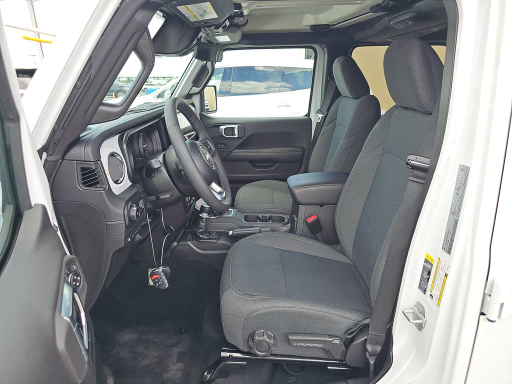 2025 Jeep Wrangler Sahara photo