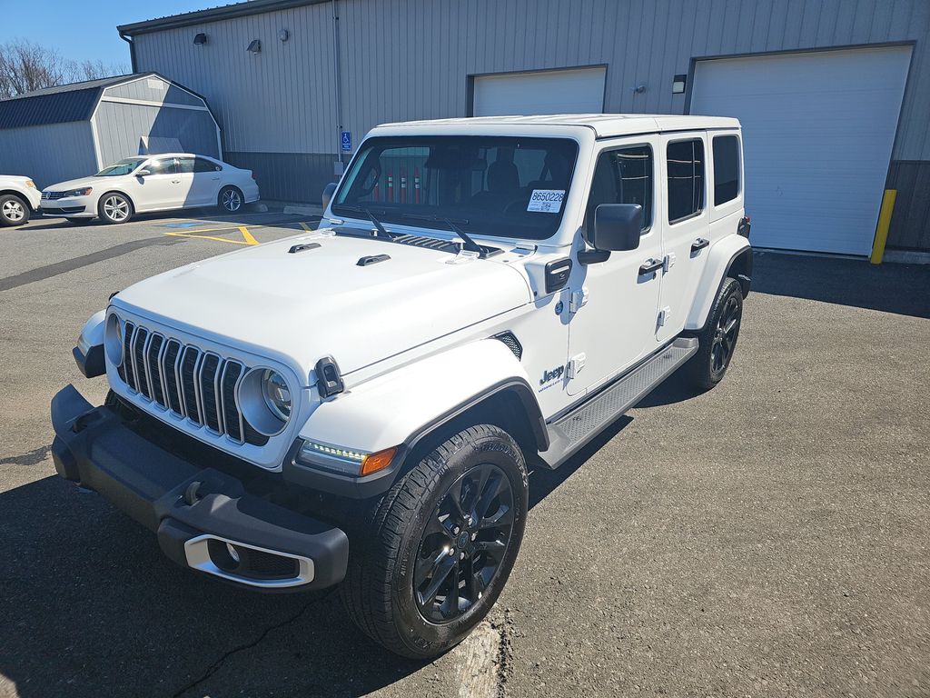 2025 Jeep Wrangler Sahara photo