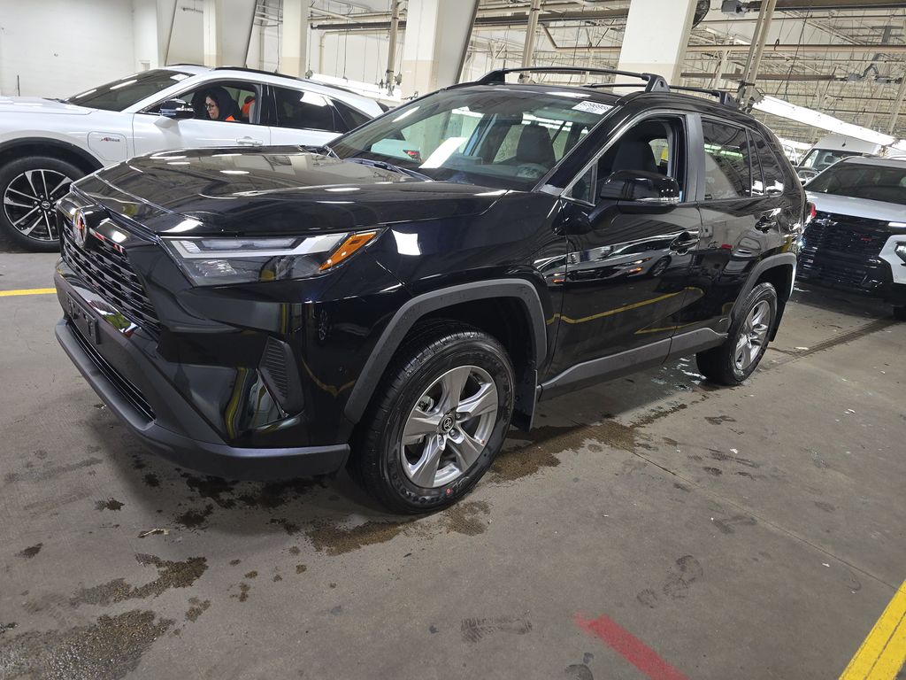 2025 Toyota RAV4 Hybrid XLE photo