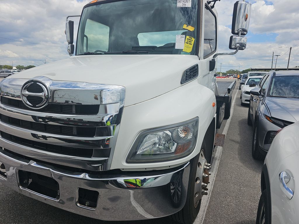 2018 Hino 268 photo