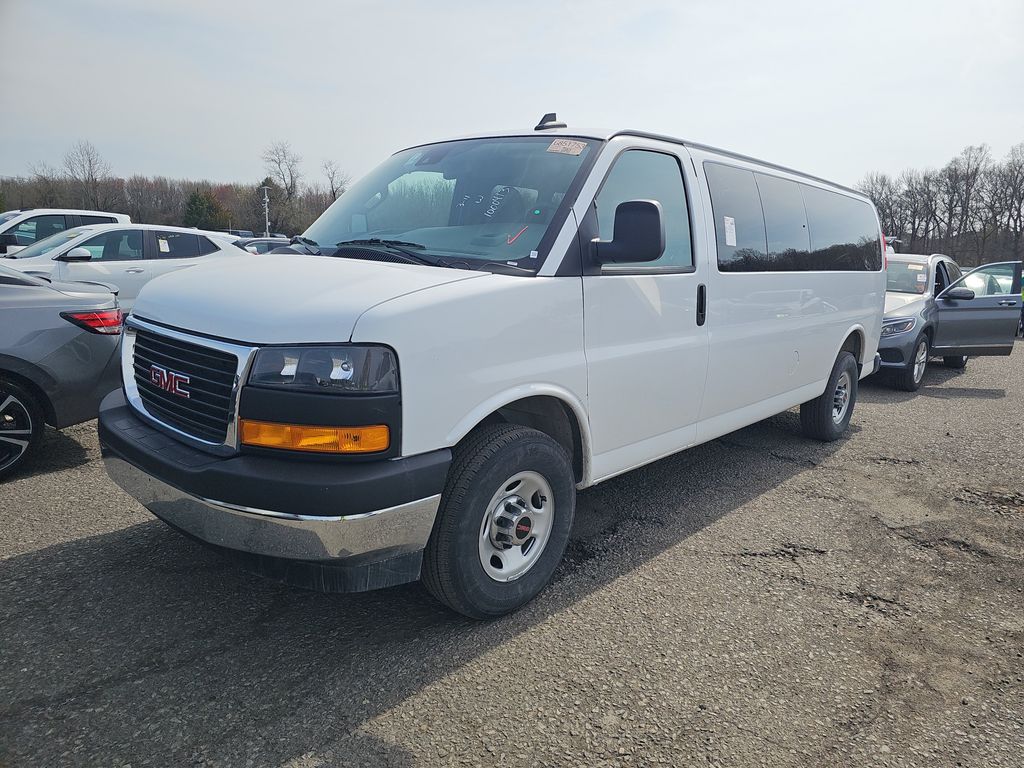 2025 GMC Savana 3500 LT photo