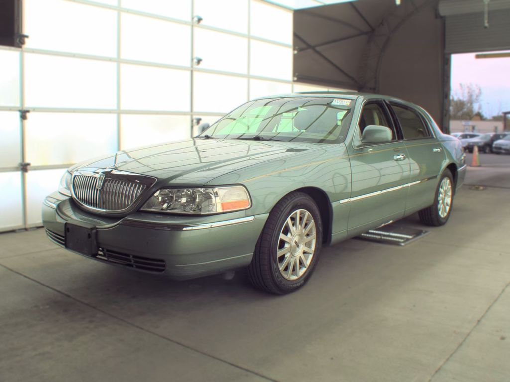 2006 Lincoln Town CAR Signature photo