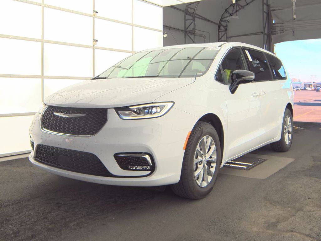 2026 Chrysler Pacifica Limited photo
