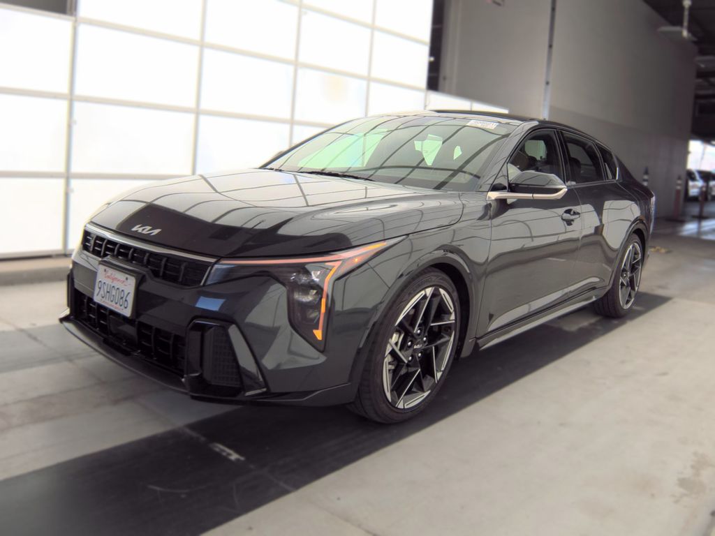 2025 Kia K4 GT-Line photo