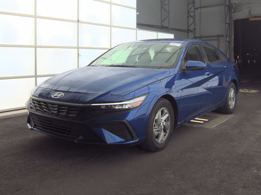 2025 Hyundai Elantra SE photo