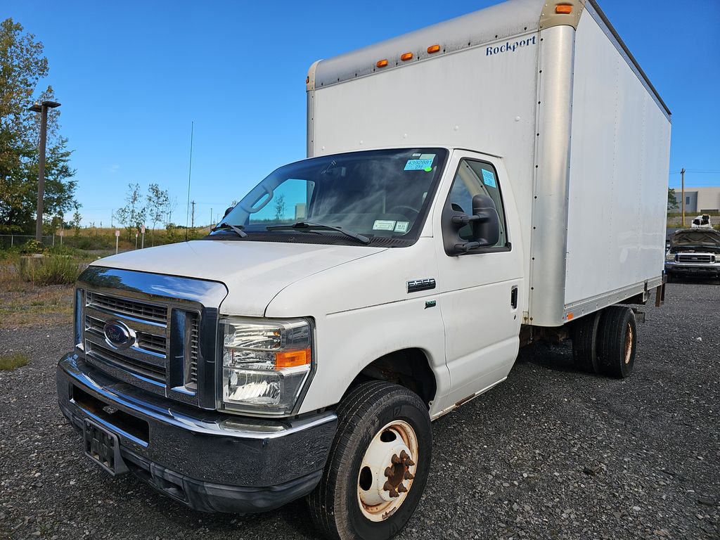 2011 Ford E-350 Cutaway photo