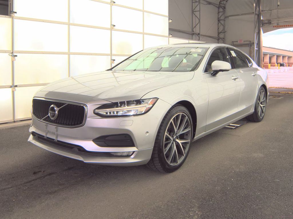 2017 Volvo S90 Momentum photo