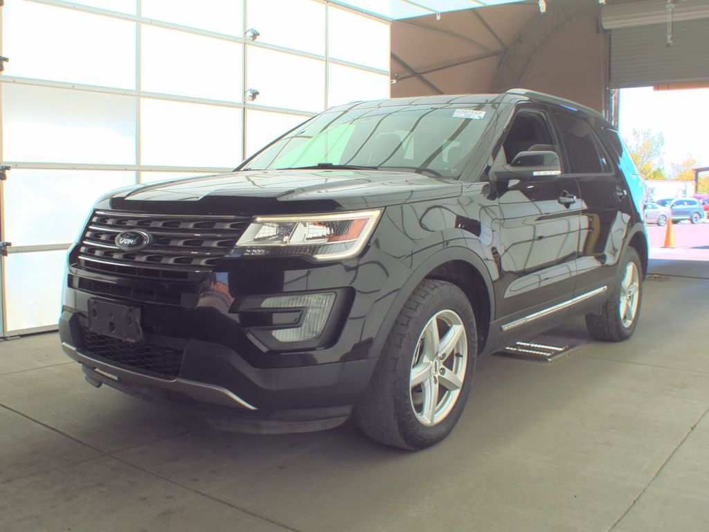 2017 Ford Explorer XLT photo