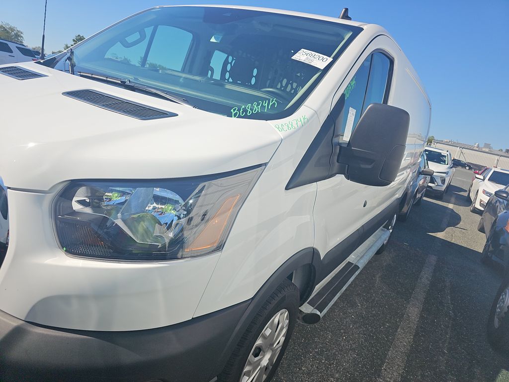 2025 Ford T250 Cargo photo