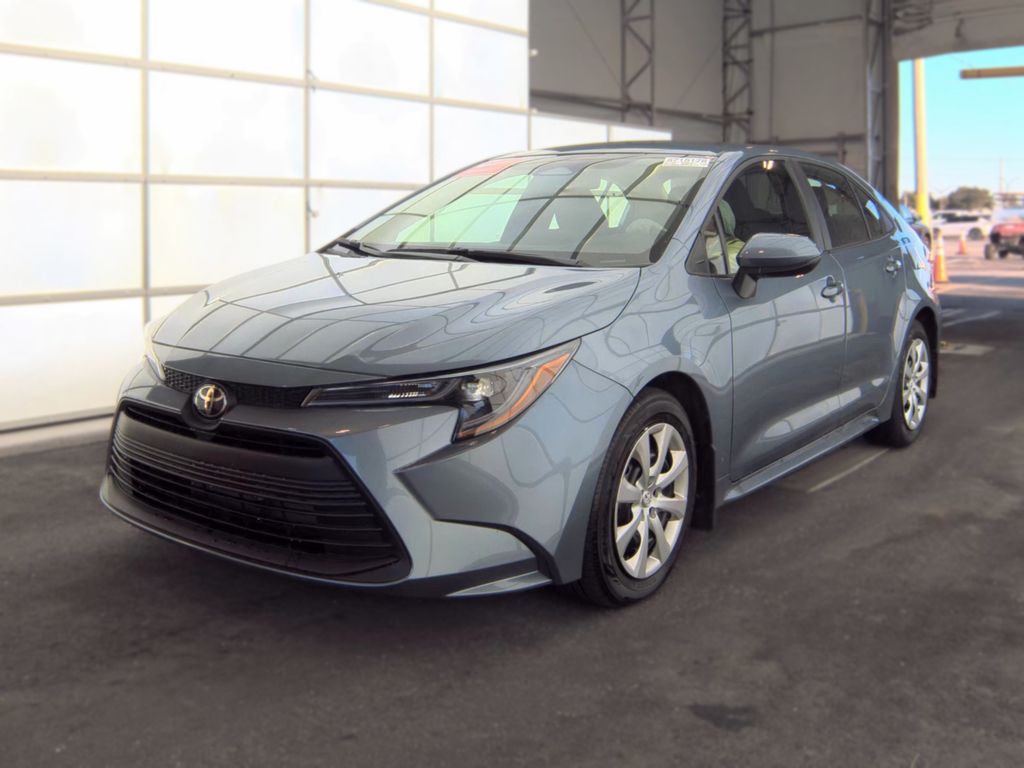 2025 Toyota Corolla LE photo