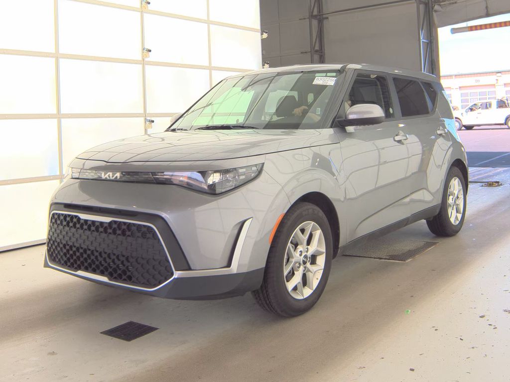 2025 Kia Soul LX photo
