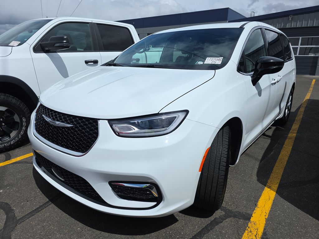 2026 Chrysler Pacifica Limited photo