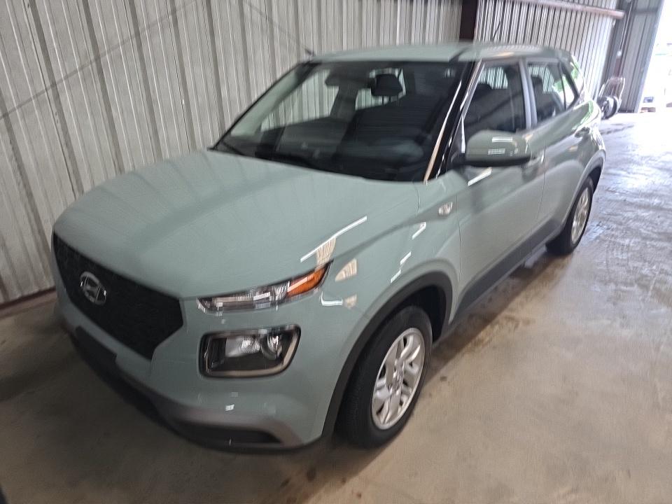 2025 Hyundai Venue SE photo